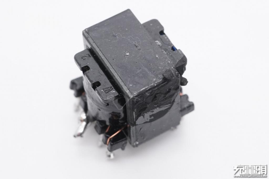 MLPC電容拼多多賣的 20ＷPD 快充能不能買？拆解 5 款給你看