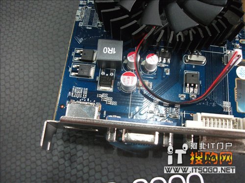 鐳風(fēng) HD6570 戰(zhàn)甲蜥 HM1024M D3 回收富士康直插固態(tài)電容，共同高品質(zhì)的全關(guān)閉電感以及固態(tài)電容，為顯卡的不變事情打下了精采的基本。