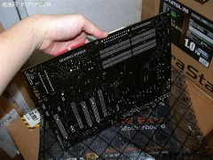 HU高壓400V全固態(tài)電容！華碩P5B